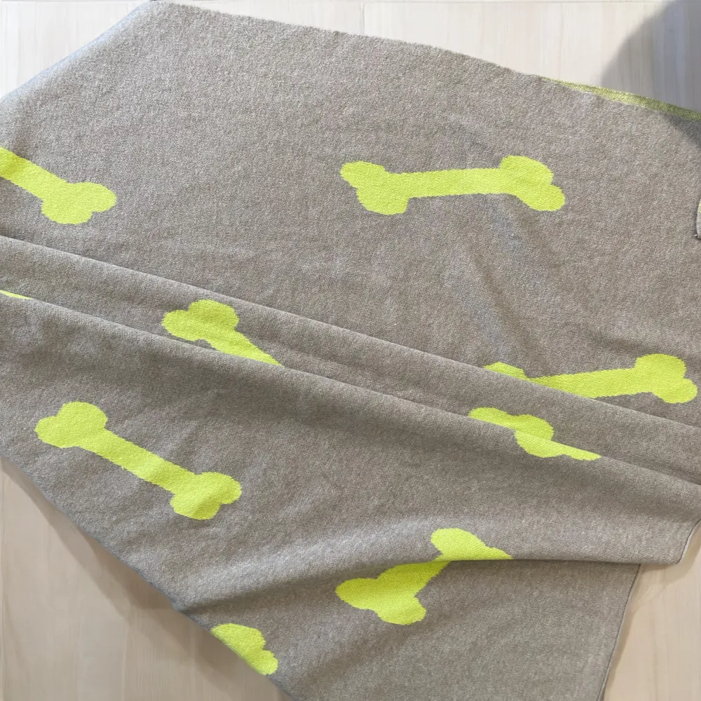 Talking Dog Club Bone Print Viscose Blanket For Dogs (Ivory and Green)