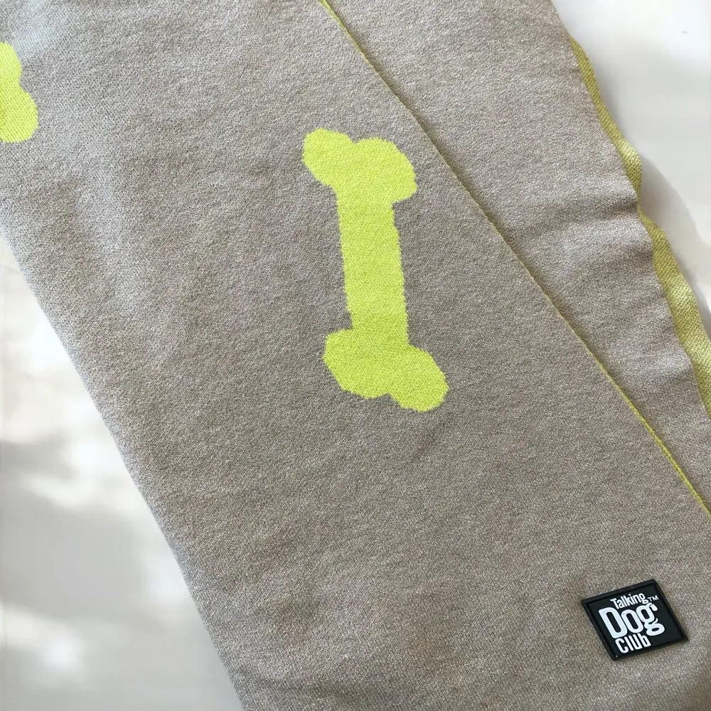Talking Dog Club Bone Print Viscose Blanket For Dogs (Ivory and Green)